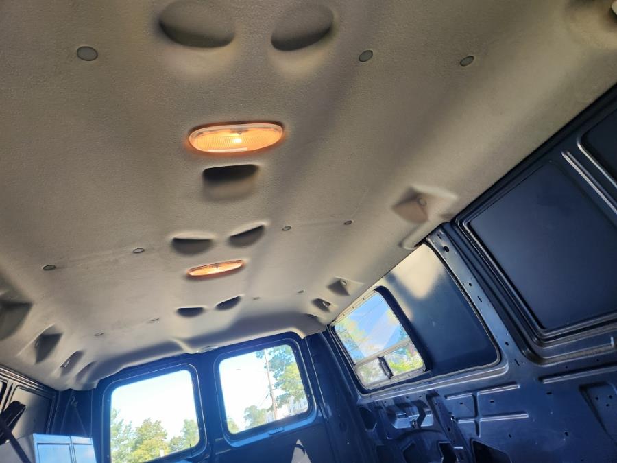 2003 Ford E-350 photo 19
