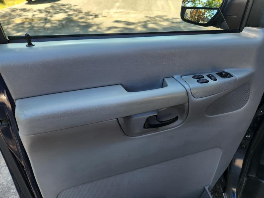2003 Ford E-350 photo 13