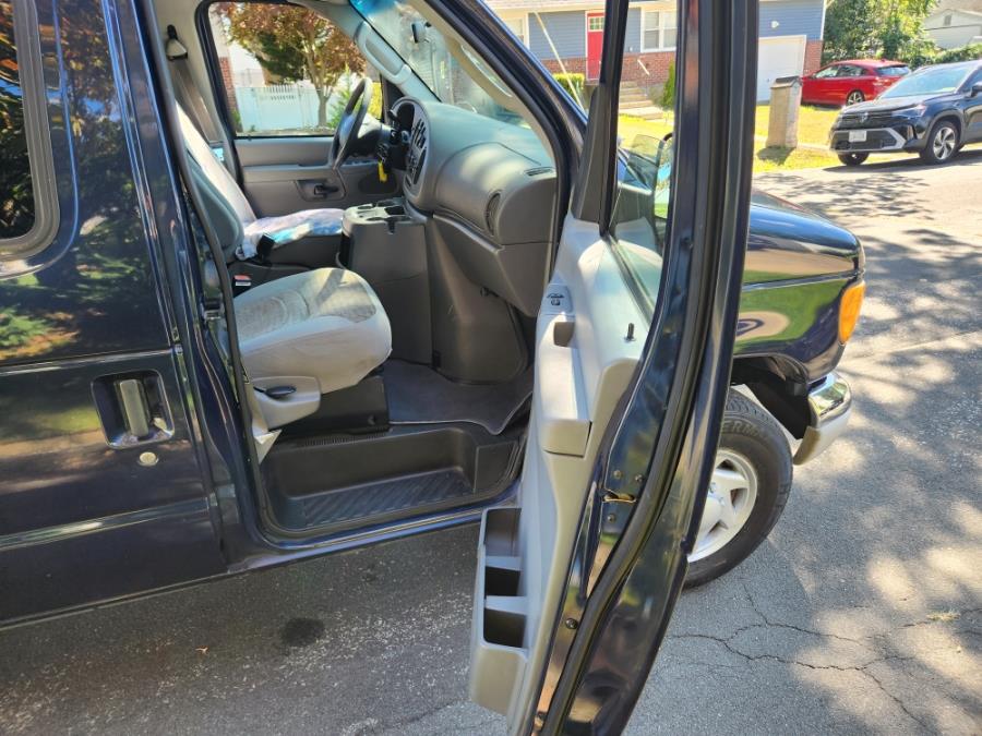 2003 Ford E-350 photo 17