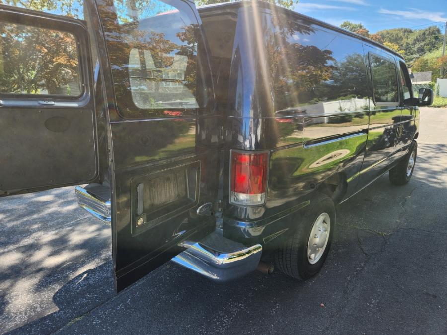 2003 Ford E-350 photo 27