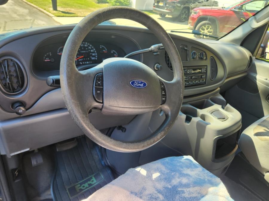 2003 Ford E-350 photo 10