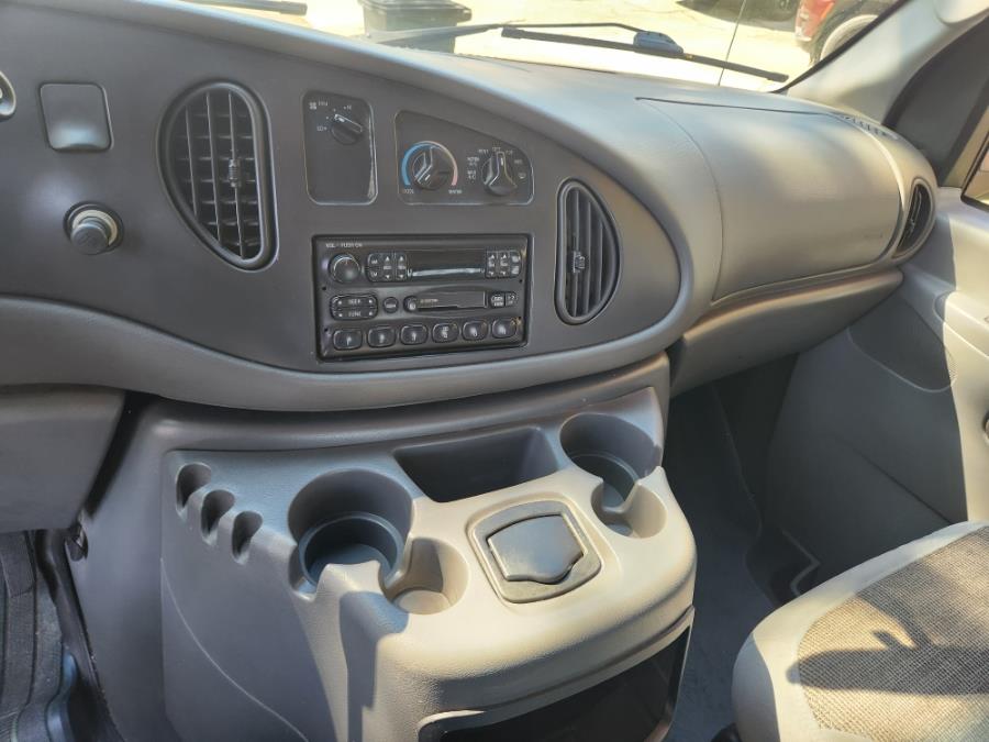 2003 Ford E-350 photo 12