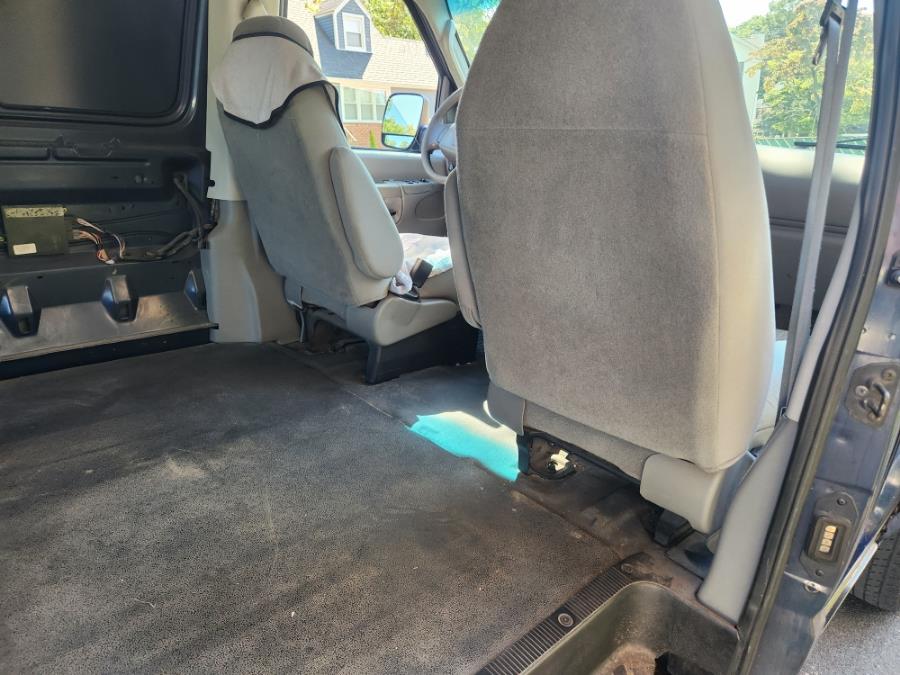 2003 Ford E-350 photo 21