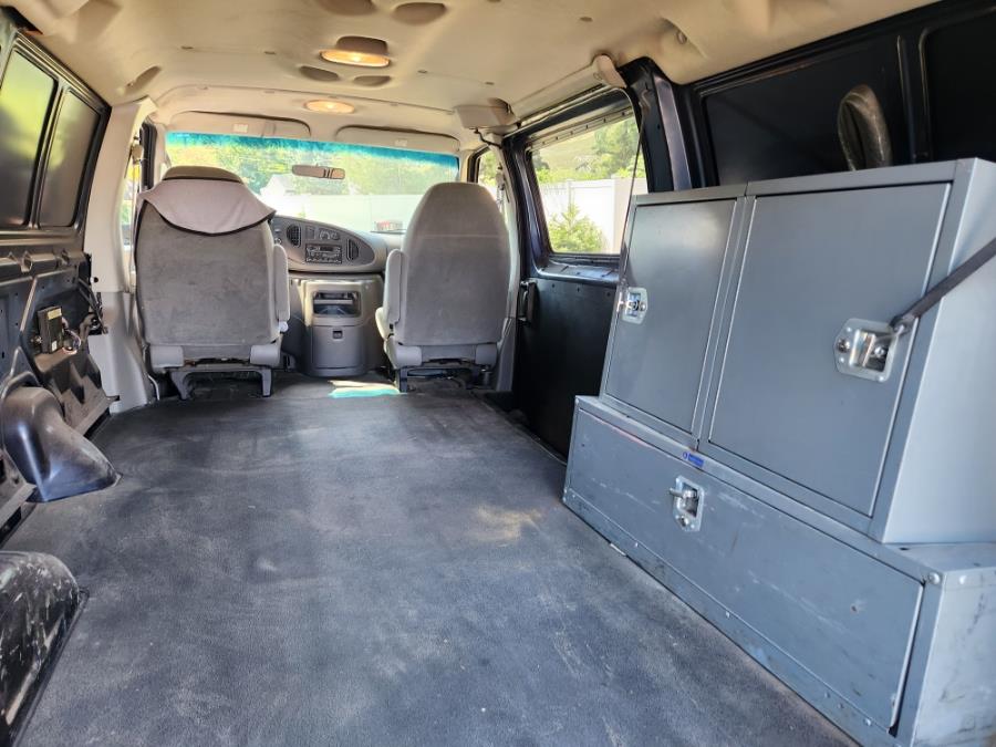 2003 Ford E-350 photo 30