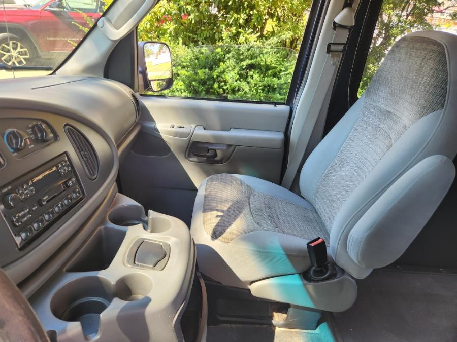 2003 Ford E-350 photo 7