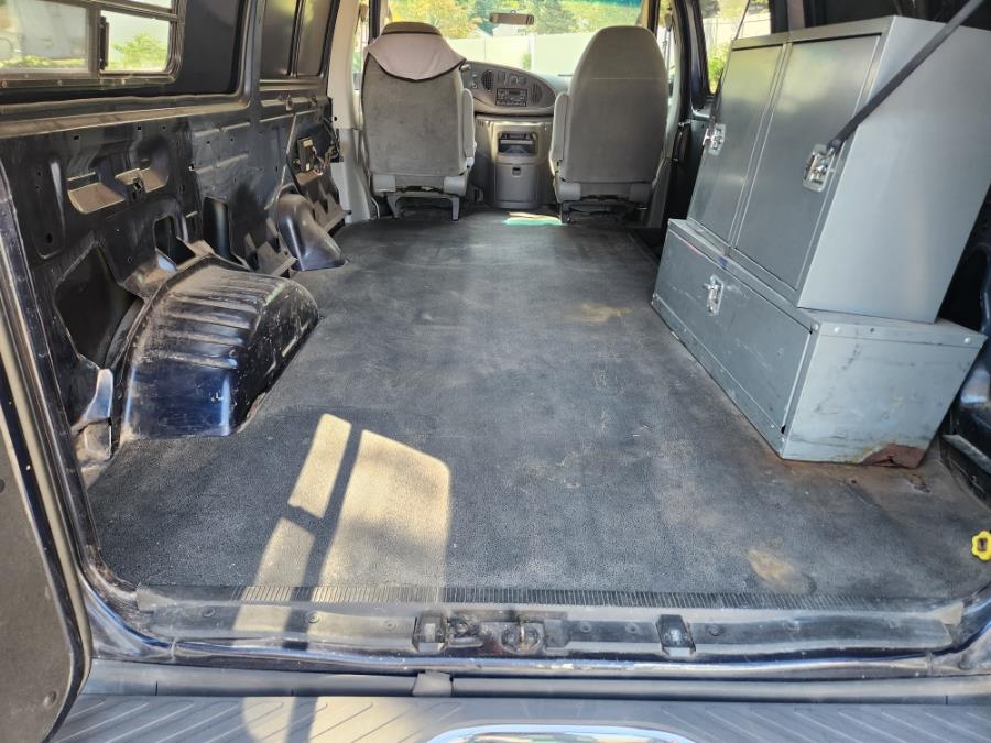 2003 Ford E-350 photo 26