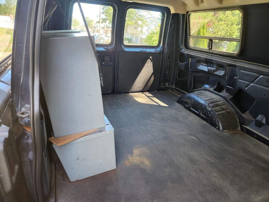 2003 Ford E-350 photo 22