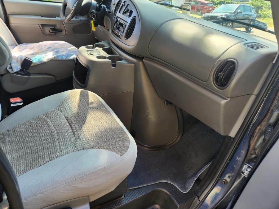 2003 Ford E-350 photo 16
