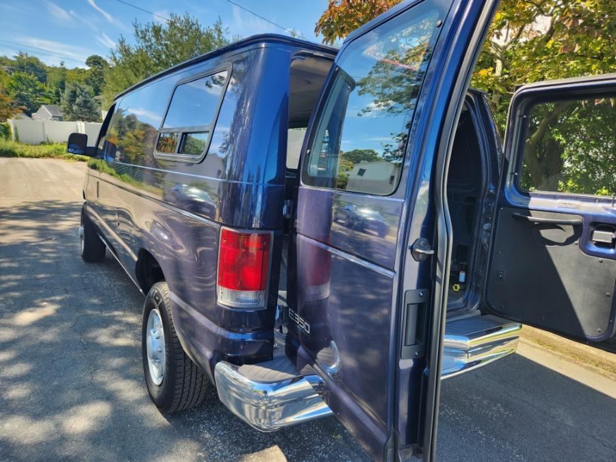 2003 Ford E-350 photo 28