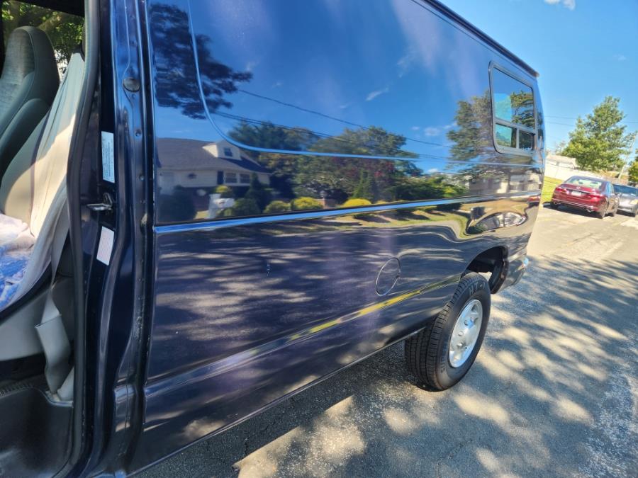 2003 Ford E-350 photo 14