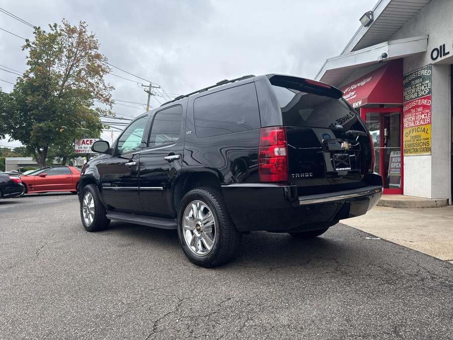 2009 Chevrolet Tahoe LTZ photo 2