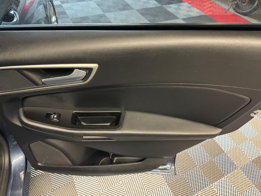 2019 Ford Edge SEL photo 16