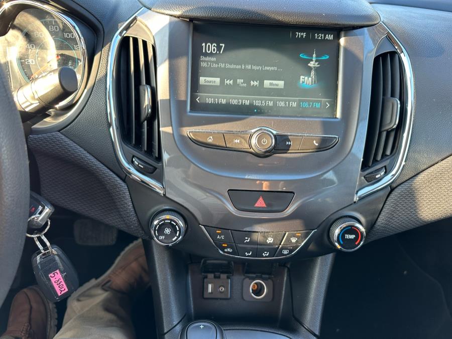 2018 Chevrolet Cruze LT photo 15