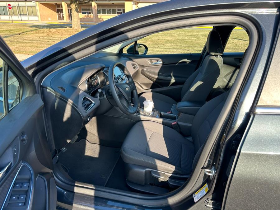 2018 Chevrolet Cruze LT photo 19