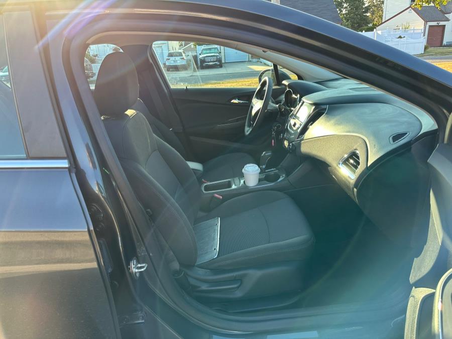 2018 Chevrolet Cruze LT photo 21
