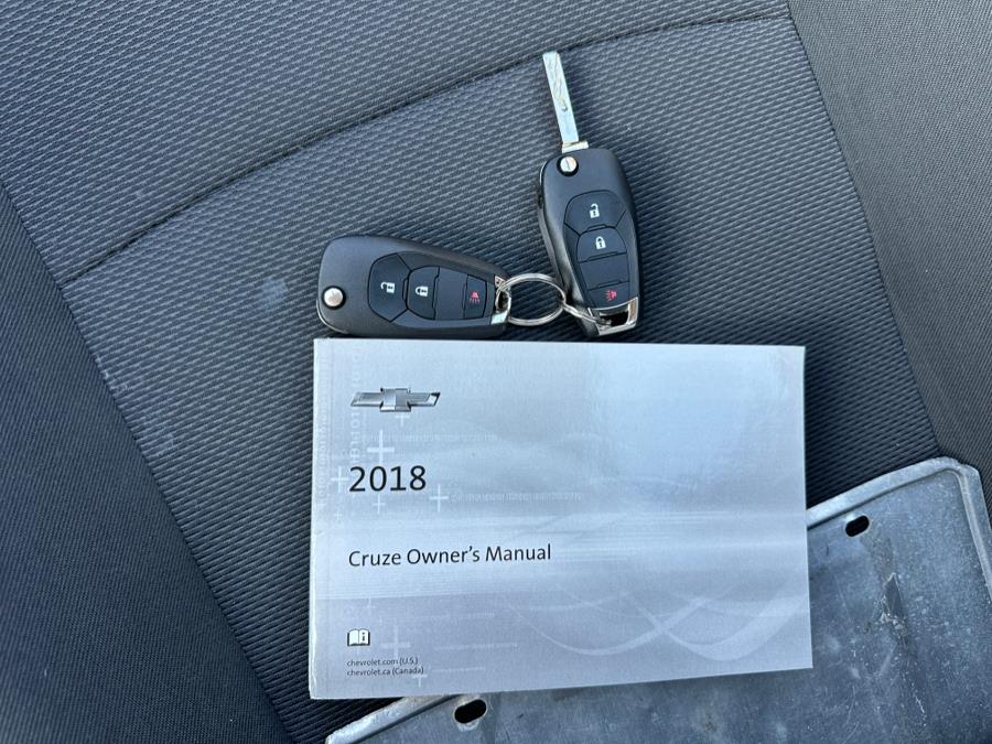 2018 Chevrolet Cruze LT photo 17