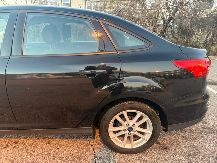 2018 Ford Focus SE Sedan - 11