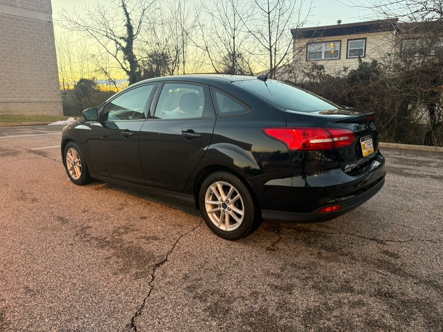 2018 Ford Focus SE Sedan - 2