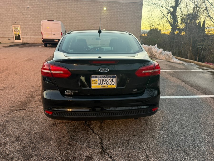 2018 Ford Focus SE Sedan - 3