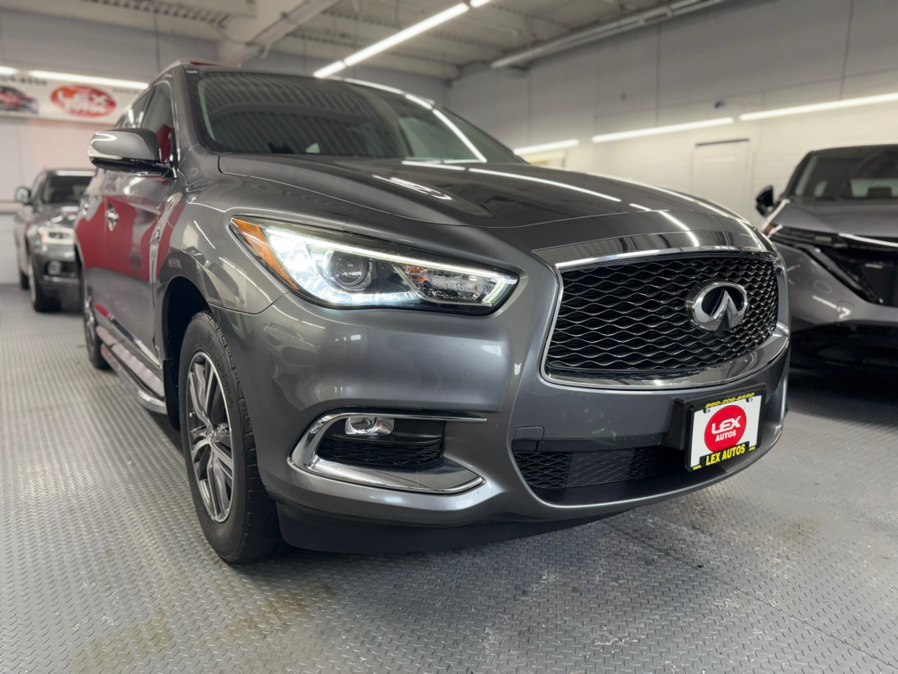 View vehicle photo 4