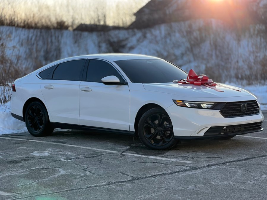 View vehicle photo 2