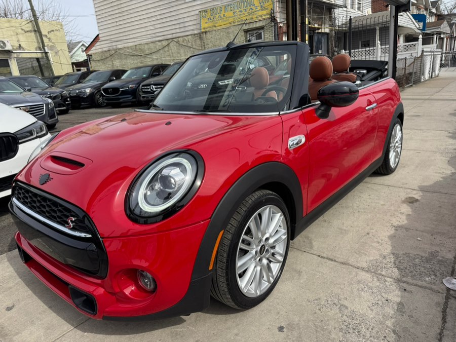 View vehicle photo 2