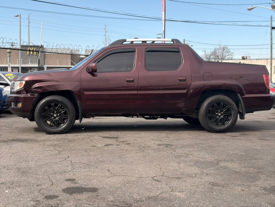 View vehicle photo 4