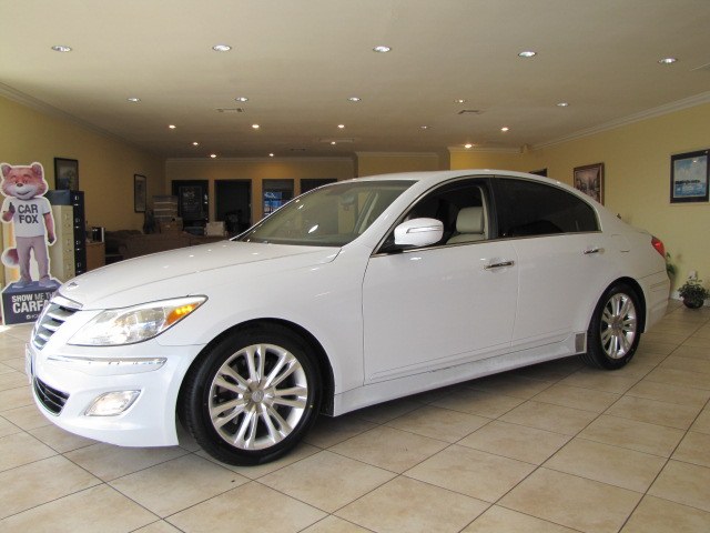 Casablanca White 2014 Hyundai Genesis 3.8 RWD Sedan Rear-Wheel Drive Automatic