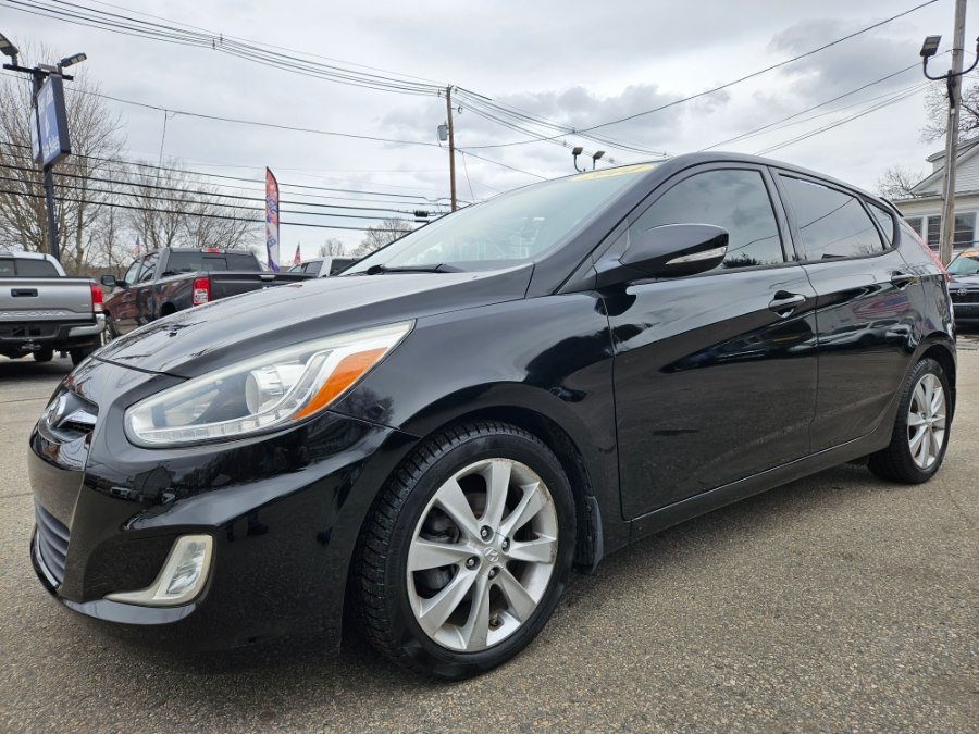 2014 Hyundai Accent SE 4-Door Hatchback FWD