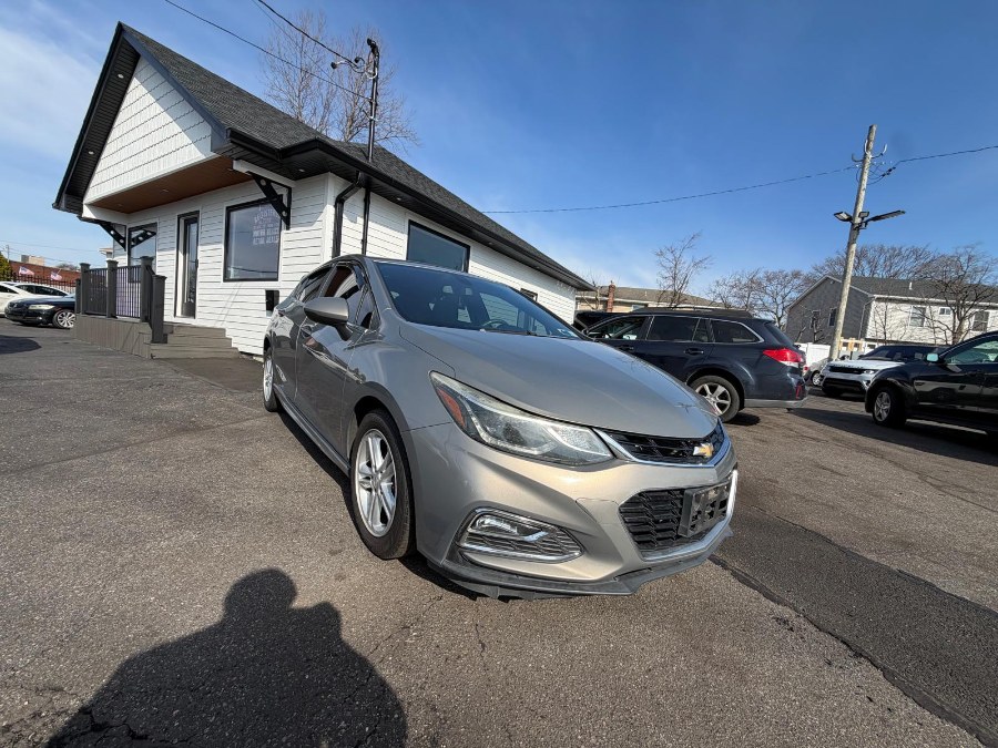 Chevrolet Cruze LT Hatchback FWD