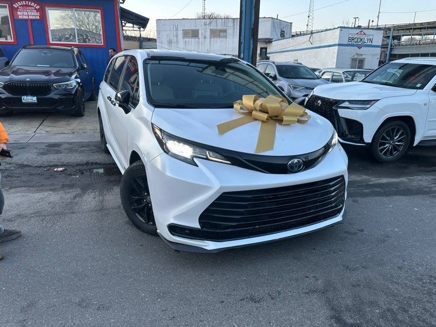 2021 Toyota Sienna LE 8-Passenger FWD