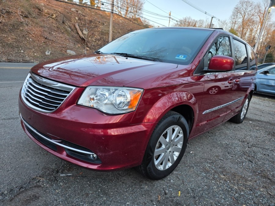 2016 Chrysler Town & Country Touring FWD
