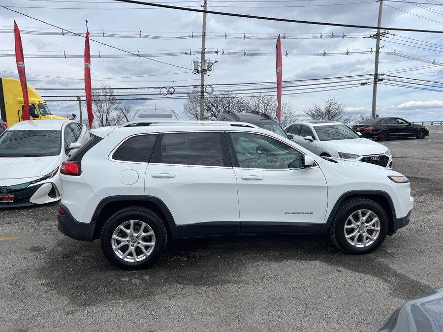 View vehicle photo 4