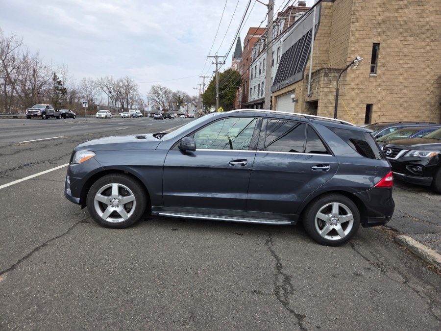 Lunar Blue Metallic 2013 Mercedes-Benz M-Class ML 550 4MATIC SUV / Crossover All-Wheel Drive Automatic