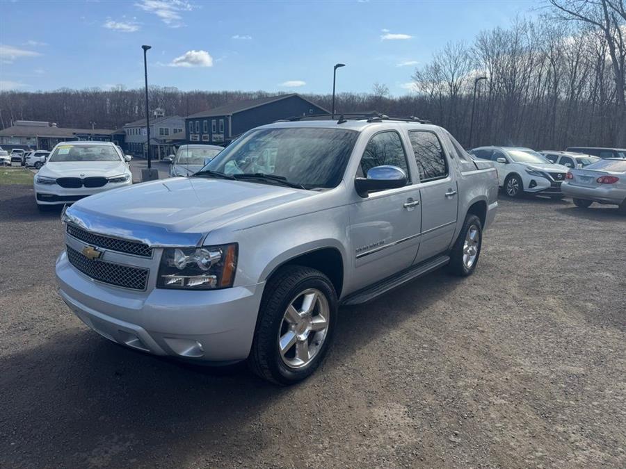 Silver Ice Metallic 2013 Chevrolet Avalanche LTZ Black Diamond Edition 4WD Pickup Truck Four-Wheel Drive Automatic