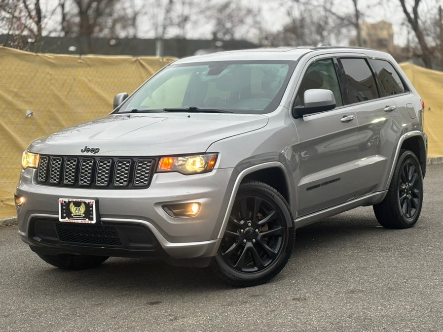 Silver 2017 Jeep Grand Cherokee Altitude 4WD SUV / Crossover Four-Wheel Drive Automatic