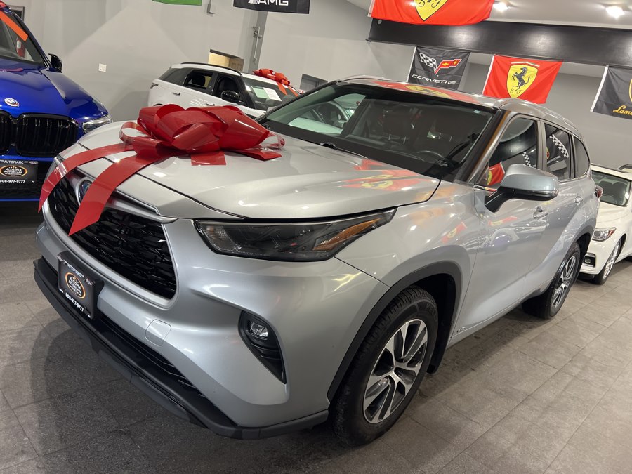 View vehicle photo 2