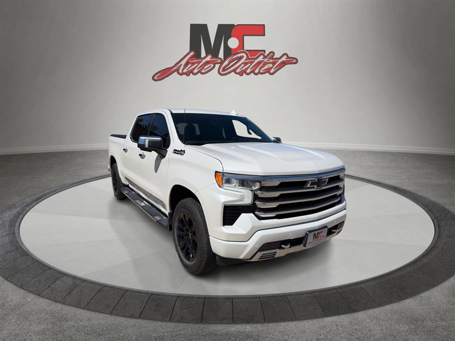 White (Iridescent Pearl Tricoat) 2023 Chevrolet Silverado 1500 High Country Crew Cab 4WD Pickup Truck Four-Wheel Drive Automatic