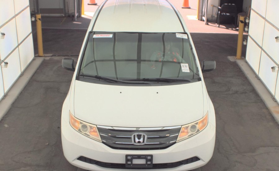 View vehicle photo 3