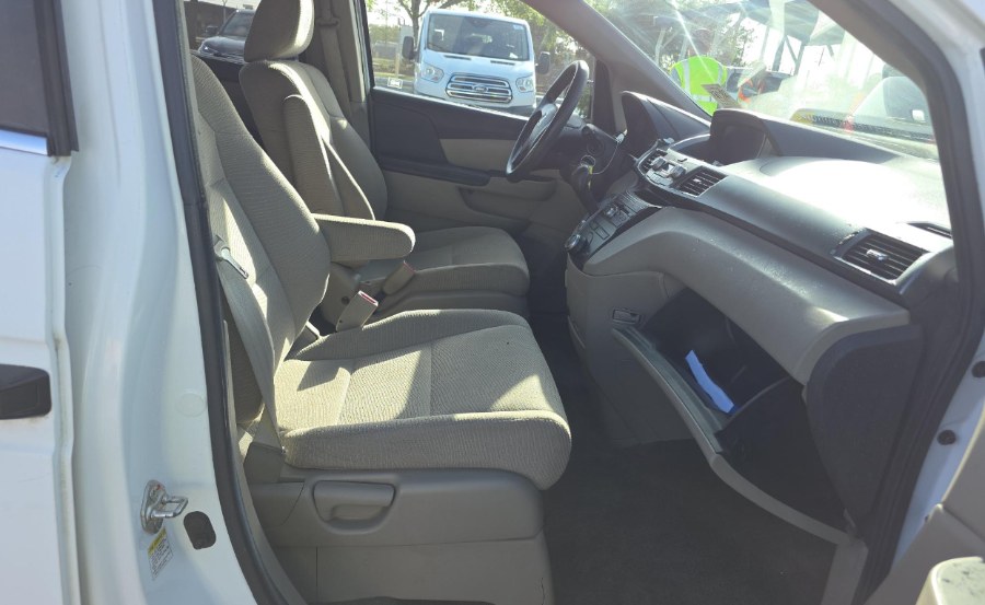 View vehicle photo 5