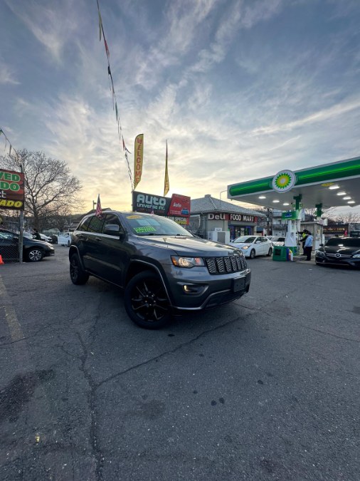 View vehicle photo 4