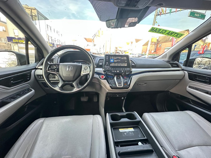 View vehicle photo 6