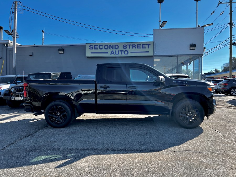 View vehicle photo 2