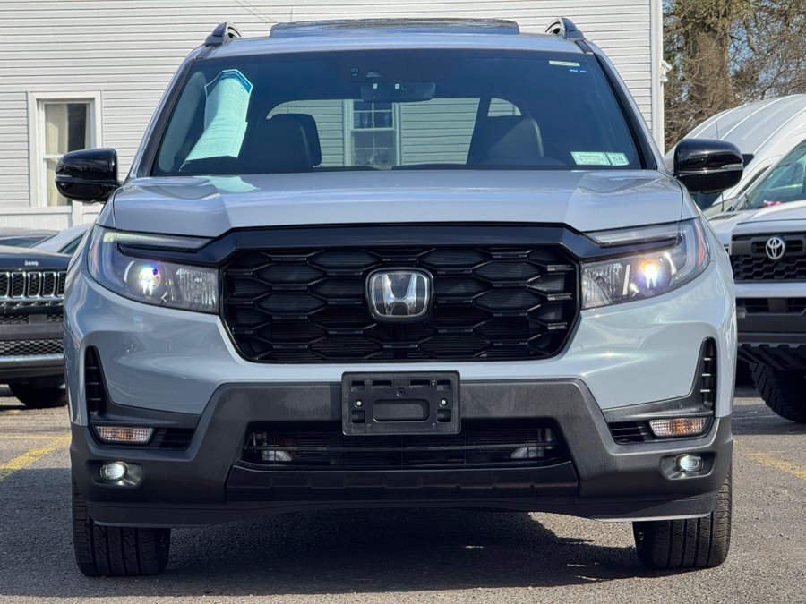 View vehicle photo 2