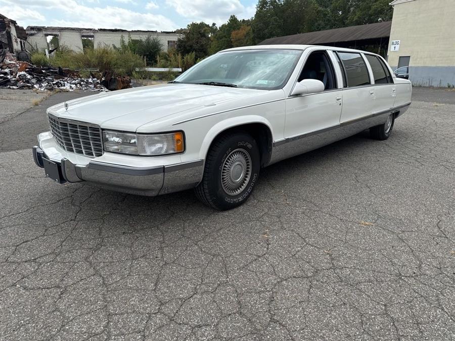 White 1995 Cadillac Fleetwood Sedan RWD Sedan Rear-Wheel Drive Automatic