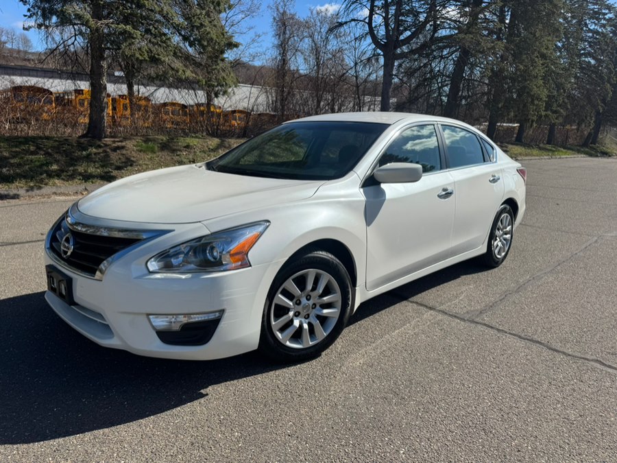 White 2014 Nissan Altima 2.5 S Sedan Front-Wheel Drive Automatic