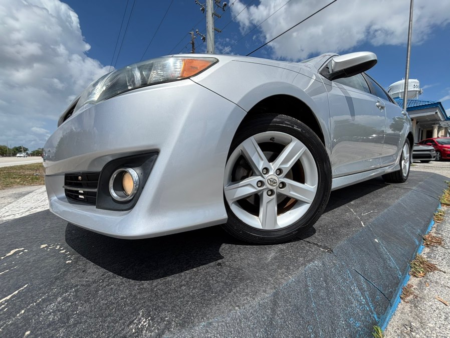 View vehicle photo 6