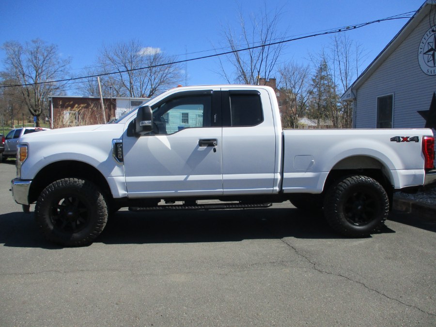 Oxford White 2017 Ford F-250 Super Duty XLT SuperCab LB 4WD Pickup Truck Four-Wheel Drive Automatic