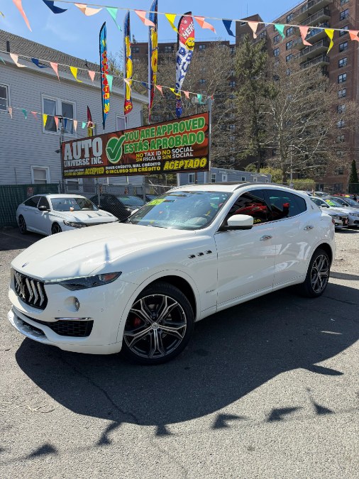 White 2021 Maserati Levante GranLusso AWD SUV / Crossover All-Wheel Drive Automatic