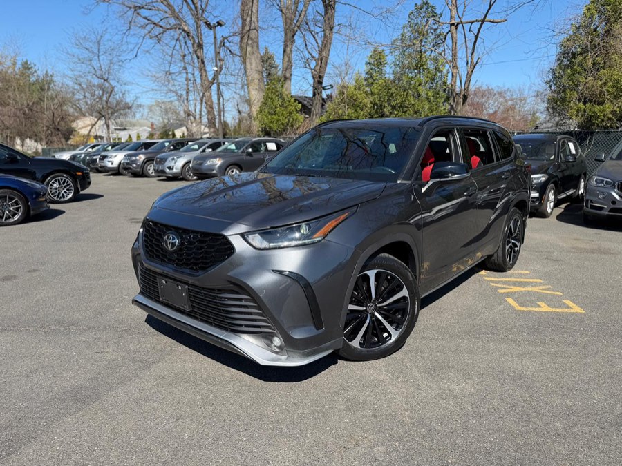 Magnetic Gray Metallic 2023 Toyota Highlander XSE AWD SUV / Crossover All-Wheel Drive Automatic